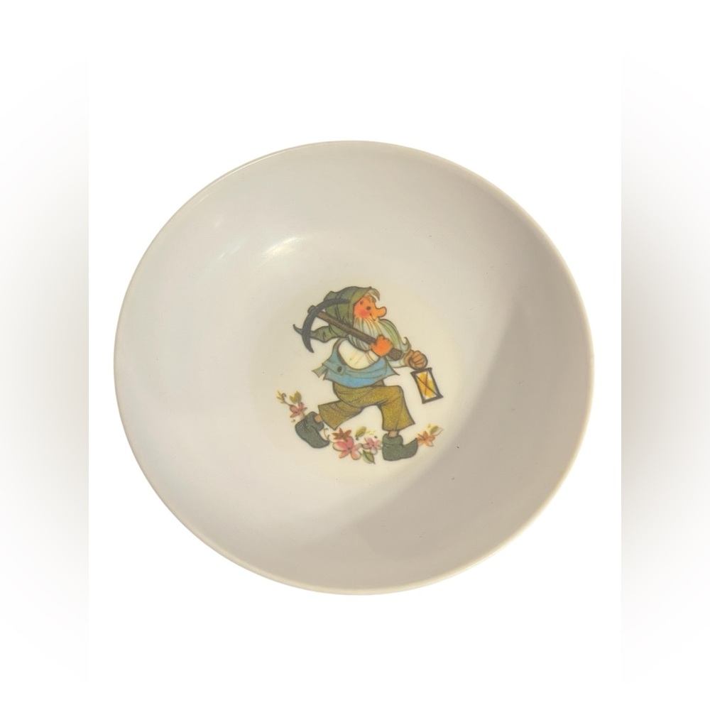 Vintage 1970s Melamine Bowl – Gnome with Lantern (6¼”)